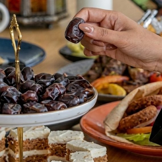 Breakfast Buffet + Free-flowing Juices For 1, 2 Or 4 Adults Or 1 Child Cosmetics Shop Online at Special Price from Saudi Mega Deals